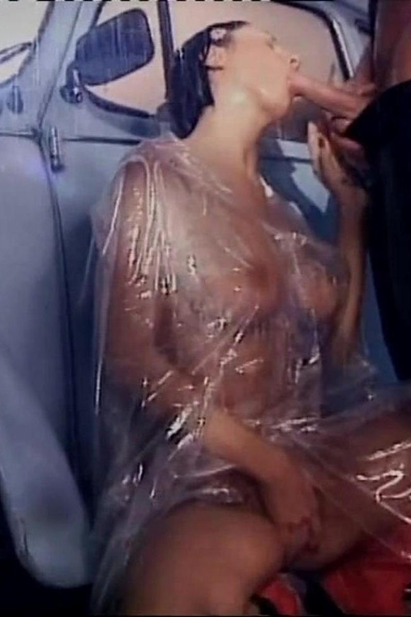 Great Glamour Fuck Under The Rain - Screenshot 1 of 4 - Anal