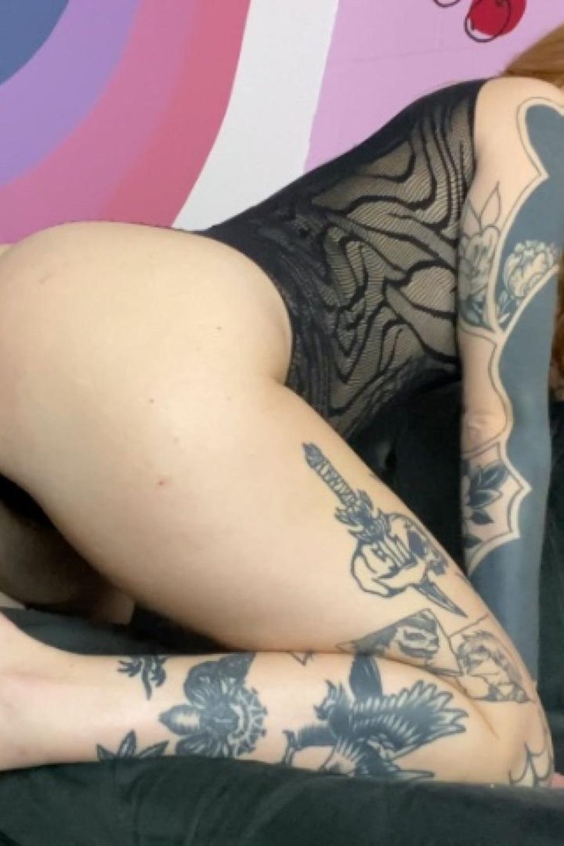Foot & Big Booty Tease - Screenshot 1 of 4 - Big Ass