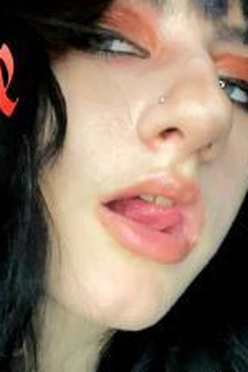 Stare - Screenshot 1 of 4 - Eye Contact