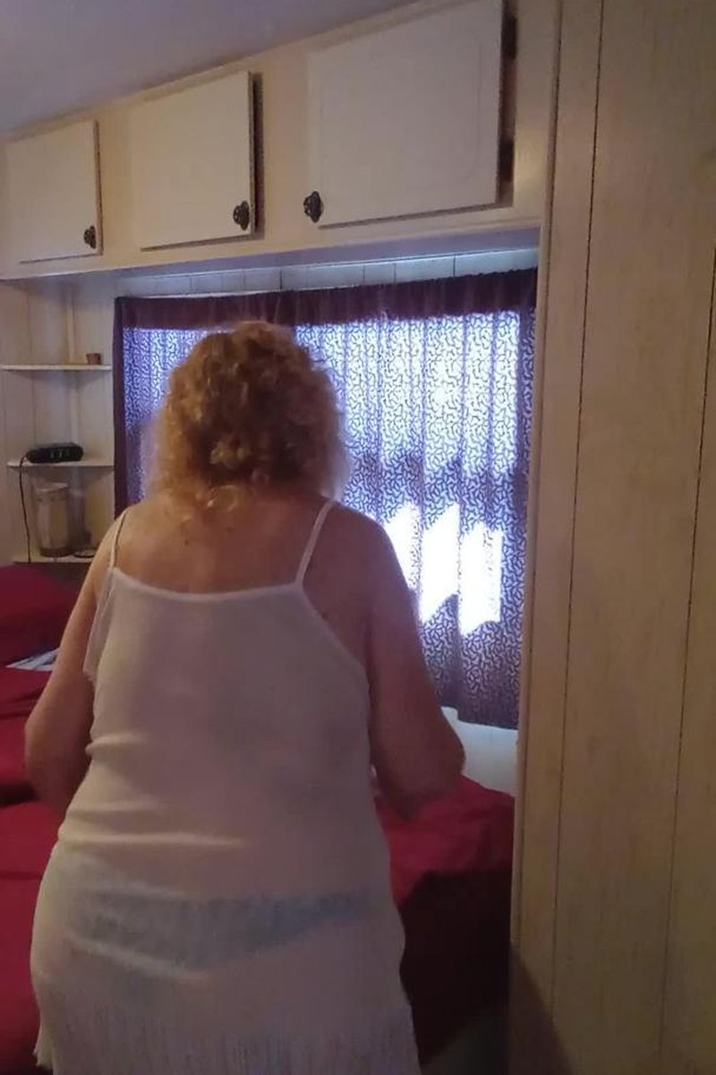 Making The Bed - Screenshot 1 of 4 - Amateur