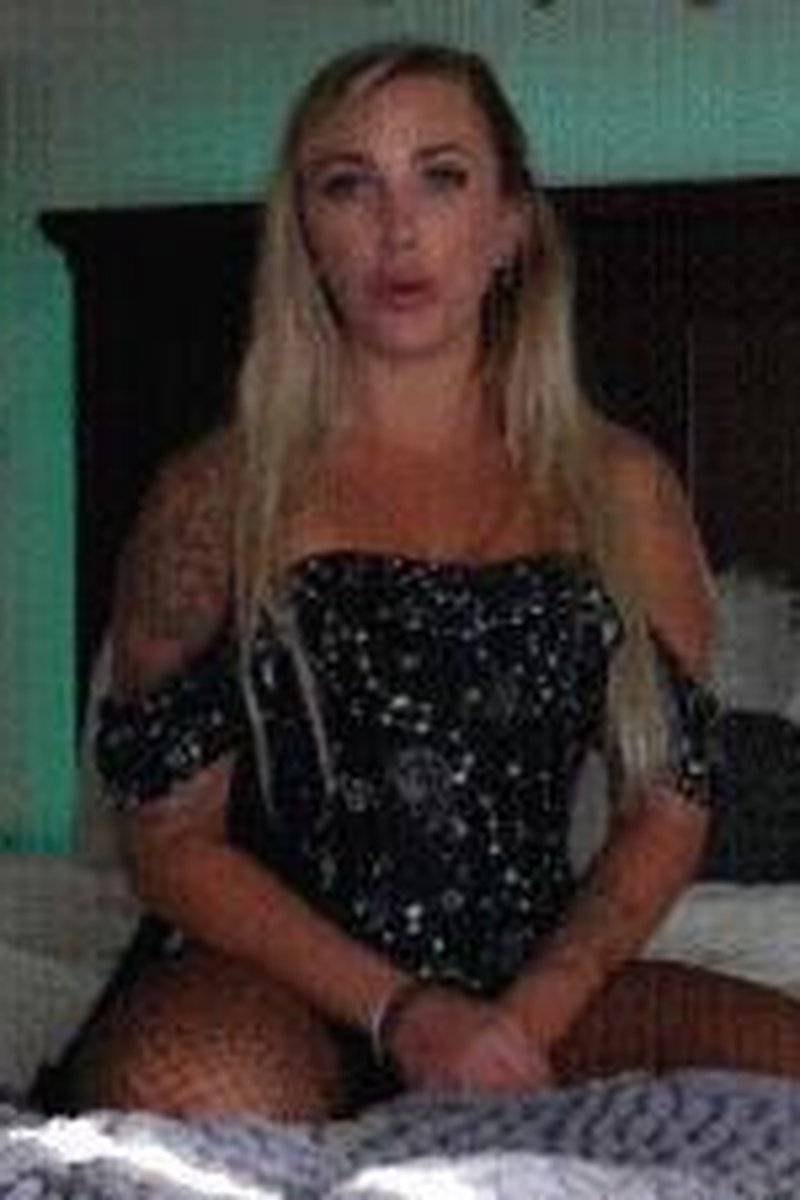 Addickted - Screenshot 1 of 4 - Bisexual