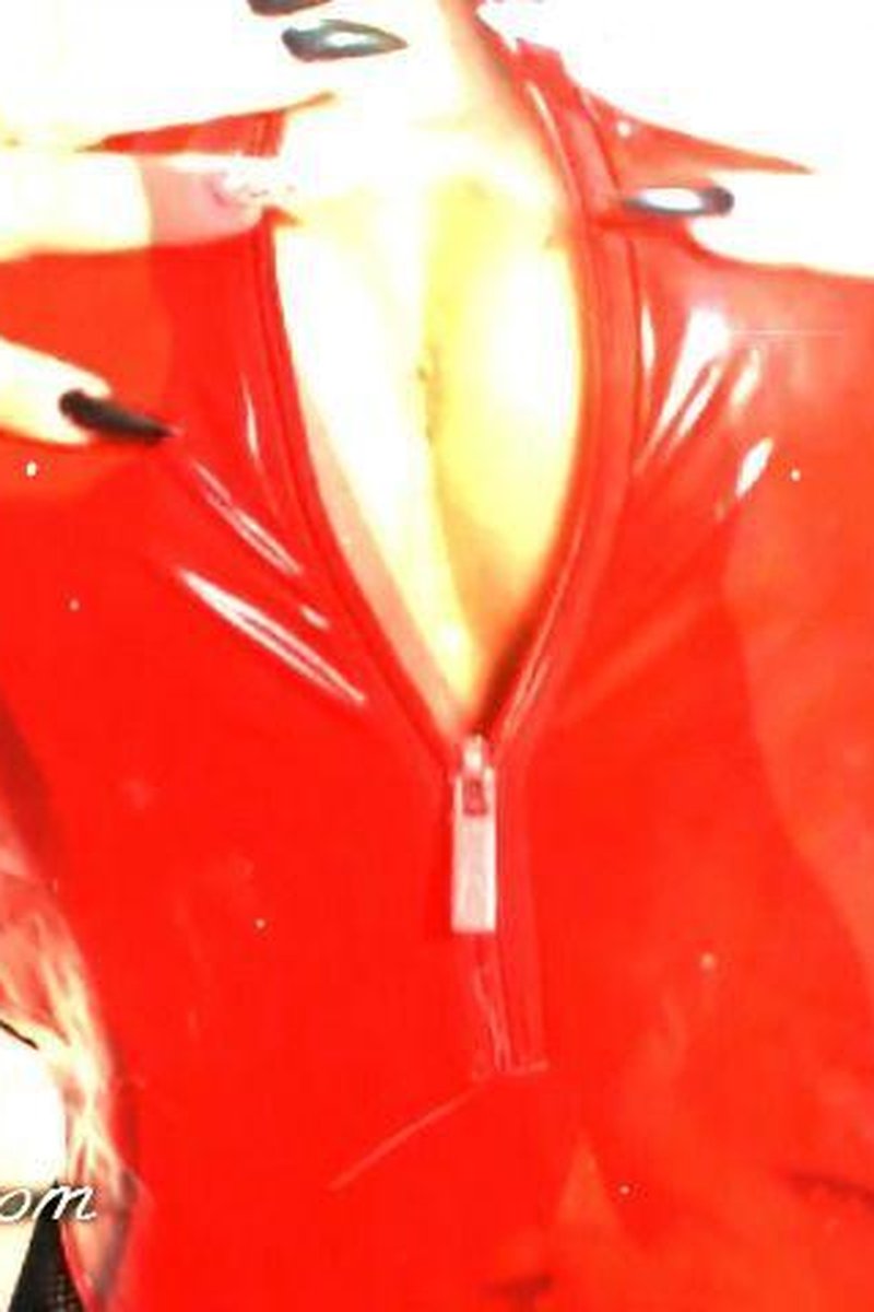 Spitting Mesmerized - Screenshot 1 of 4 - Fetish