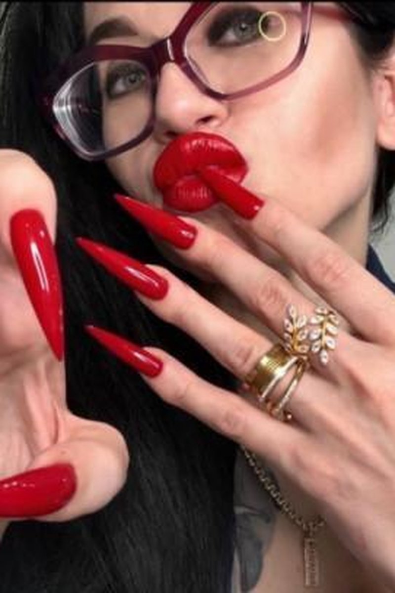 Long Red Sharp Nails, Claws - Screenshot 1 of 4 - Fetish