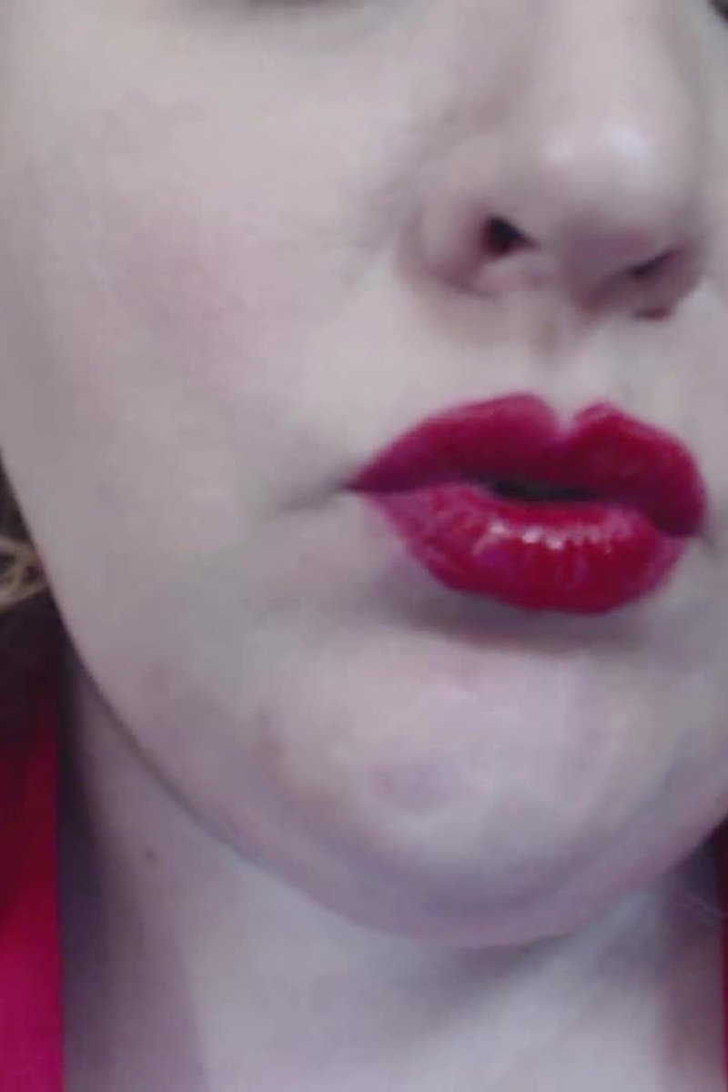 Red Lips - Screenshot 1 of 4 - BBW