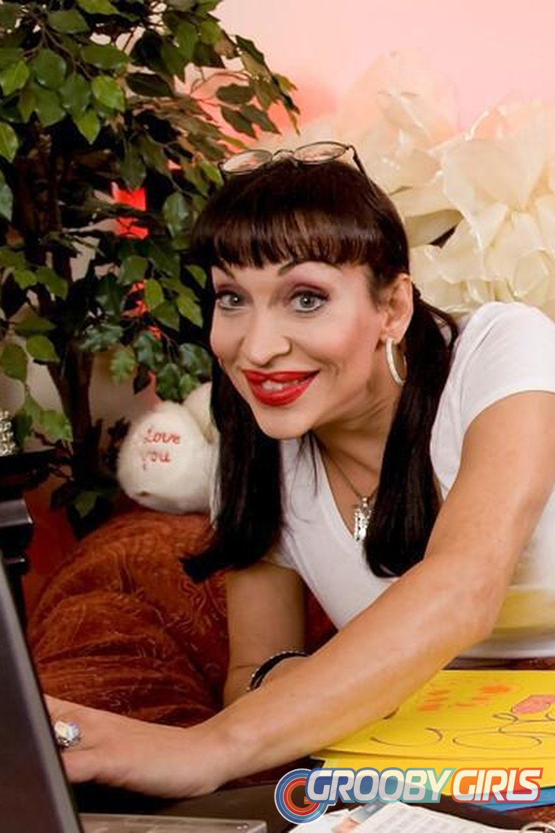Playtime for Kourtney - Screenshot 1 of 4 - Transgender