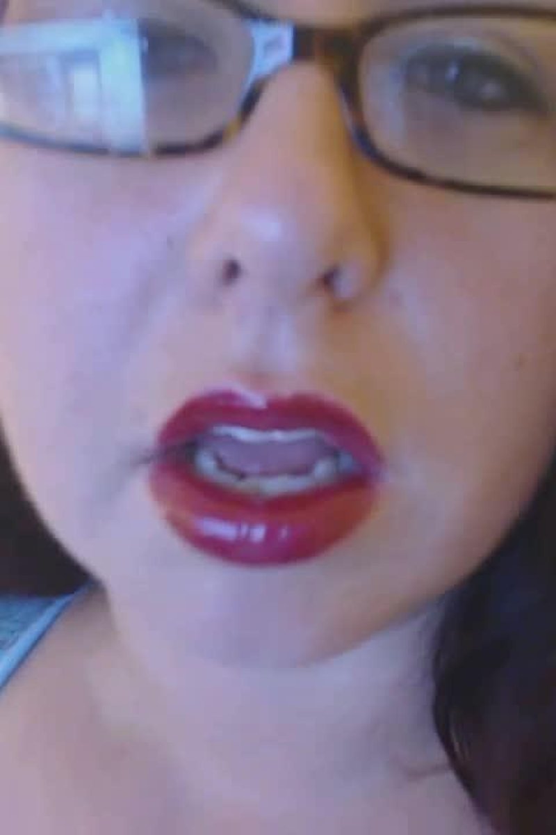 Red Lips - Screenshot 1 of 4 - Lipstick Fetish
