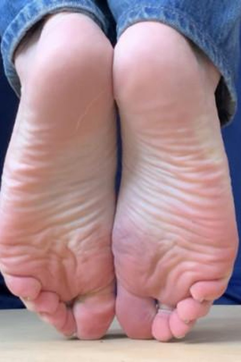 Tip Toe Down Low - Screenshot 1 of 4 - Foot Fetish