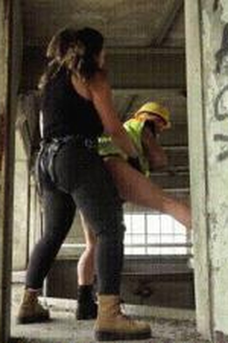 Fucking The Construction Worker - Screenshot 1 of 4 - Anal