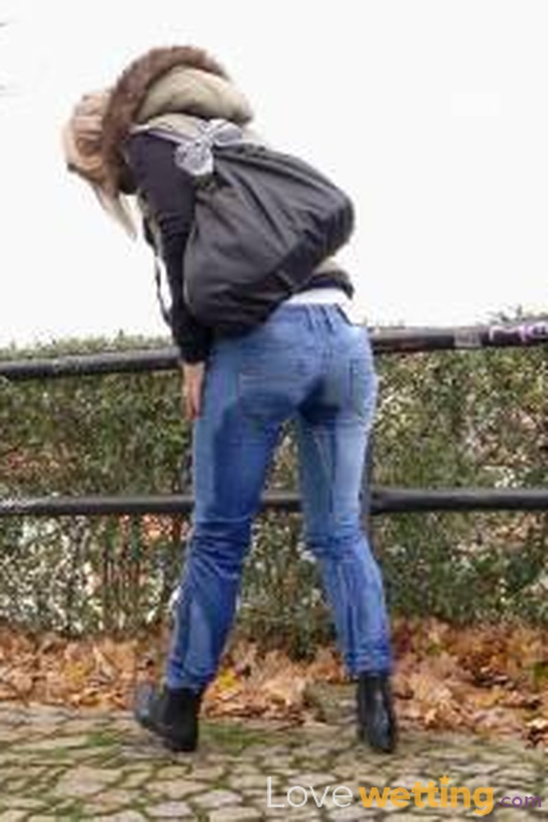 Licky Lex - Sightseeing - Screenshot 1 of 4 - Jeans