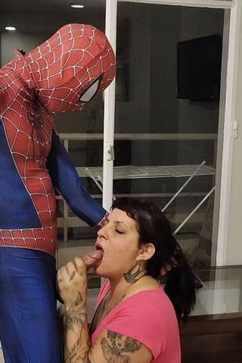Fatgirl Cosplay Brunette - Screenshot 1 of 4 - Amateur