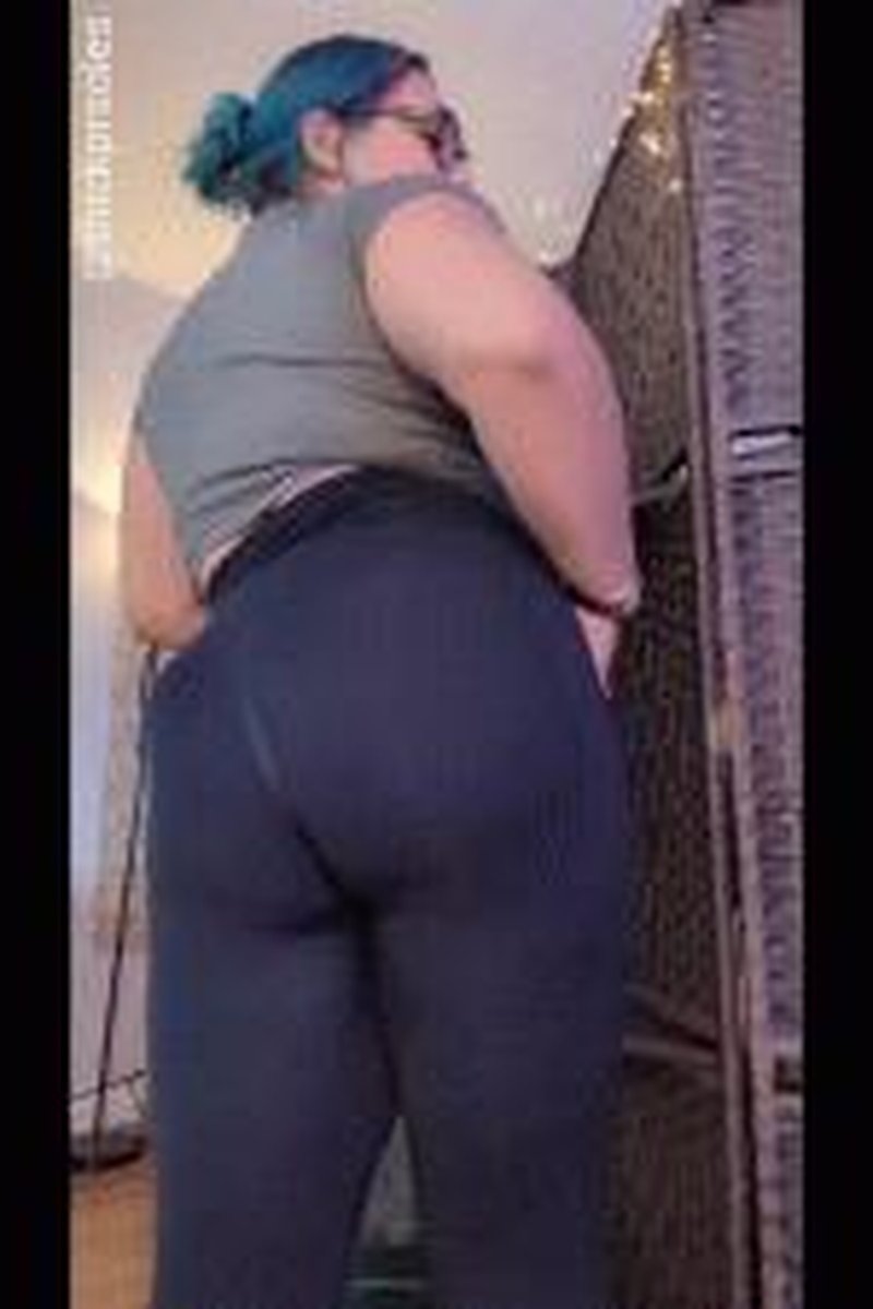 Ass Spreading Tease - Screenshot 1 of 4 - Anal Winking