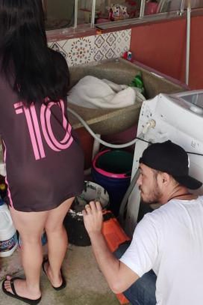 Hotwife Receives Washing Machine Technician While Cuckold Is - Screenshot 1 of 4 - Amateur