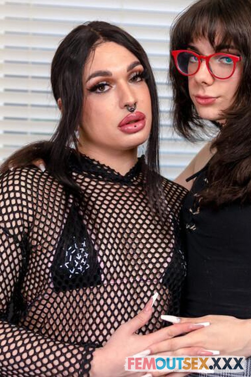 Vylette & Cali - Screenshot 1 of 4 - Transgender