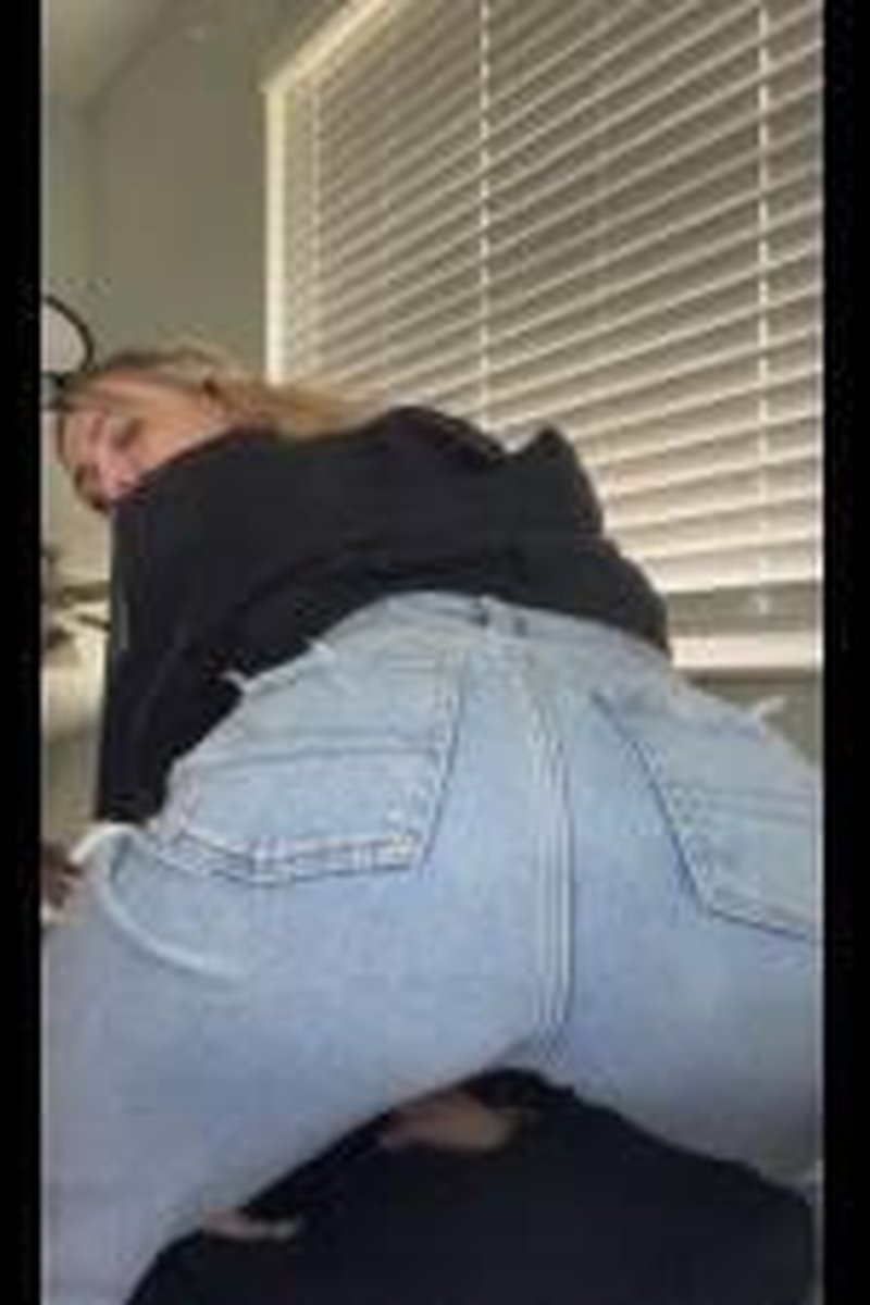 Fart Consumer - Screenshot 1 of 4 - Asshole Fetish