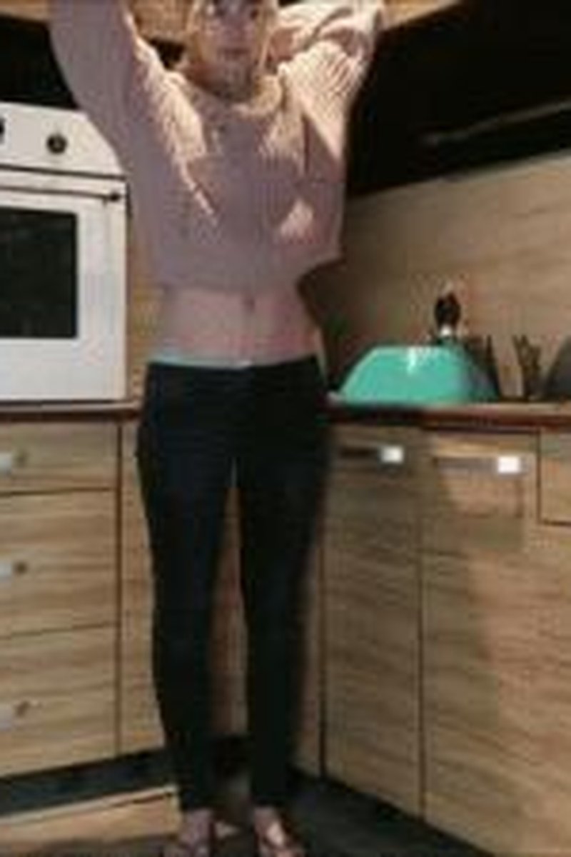 Belly Tease - Screenshot 1 of 4 - Belly Fetish