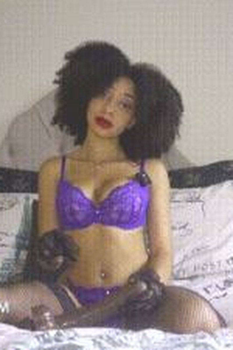 White Slave SPH - Screenshot 1 of 4 - Body Worship