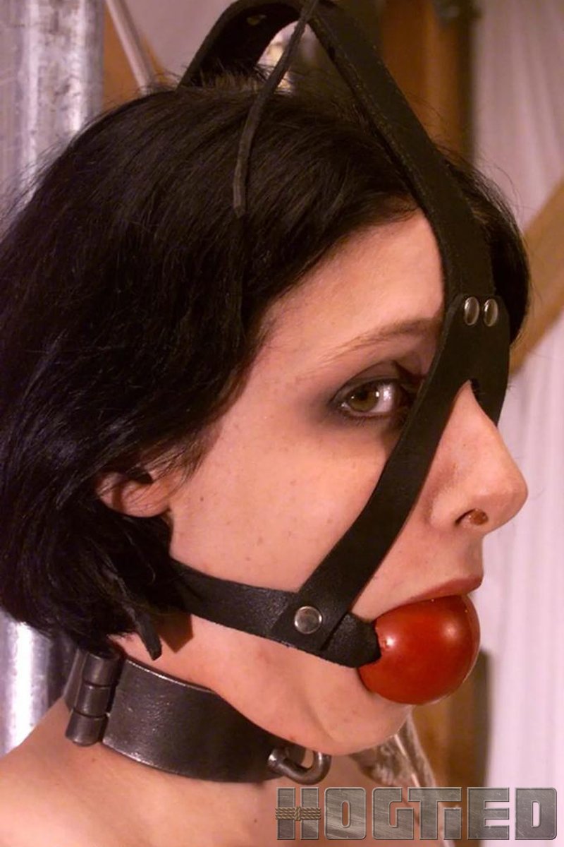 Lily - Screenshot 1 of 4 - BDSM