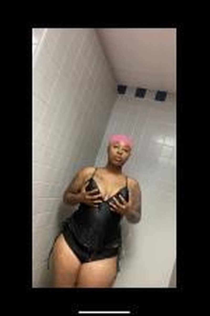 Soaking Wet - Screenshot 1 of 4 - Black