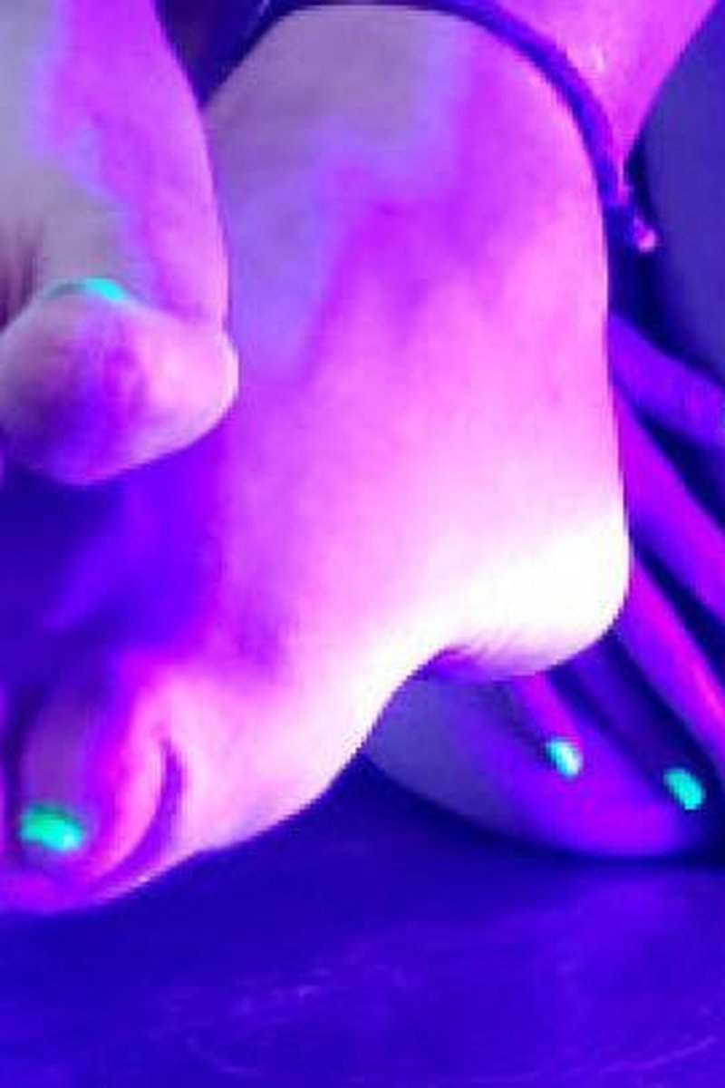 Toe Glow - Screenshot 1 of 4 - Finger Nail Polishing