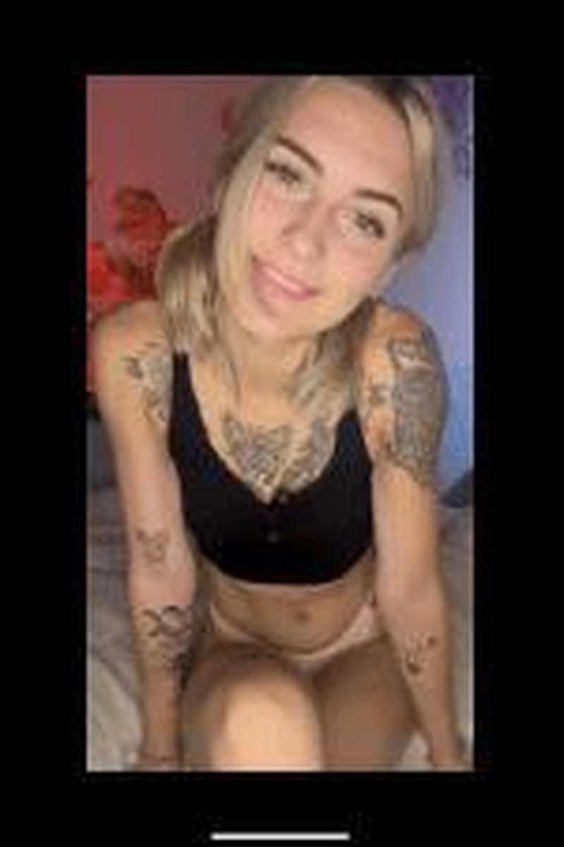 Findom **** - Screenshot 1 of 4 - Blonde Hair (Female)