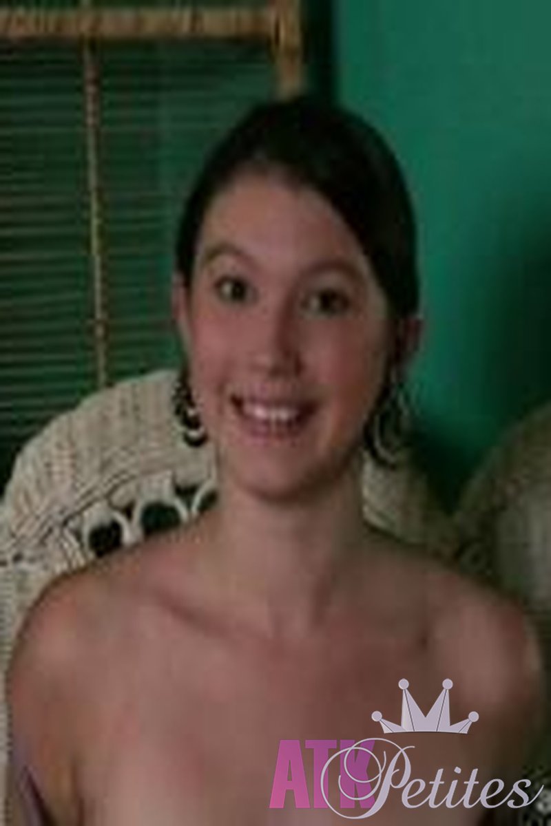 Cynthia - Interview - Screenshot 1 of 4 - Cynthia Cyn008