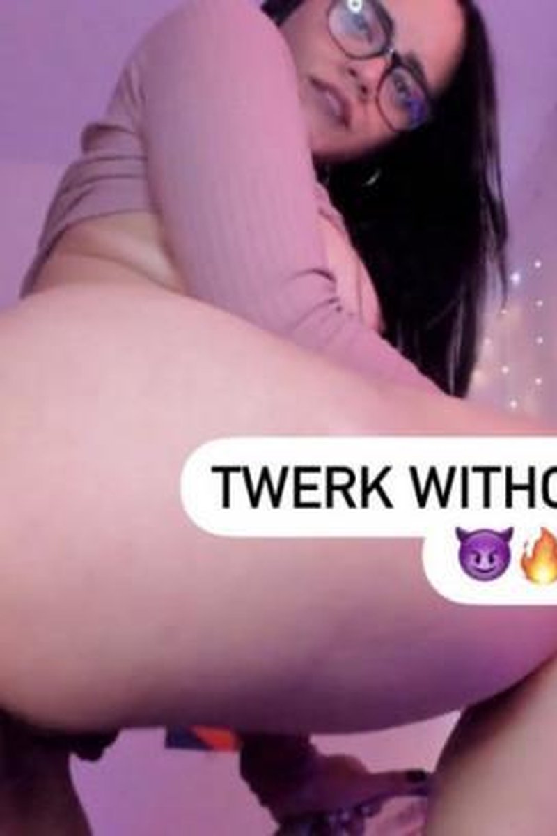 Twerk And Show My Both Holes - Screenshot 1 of 4 - Big Ass