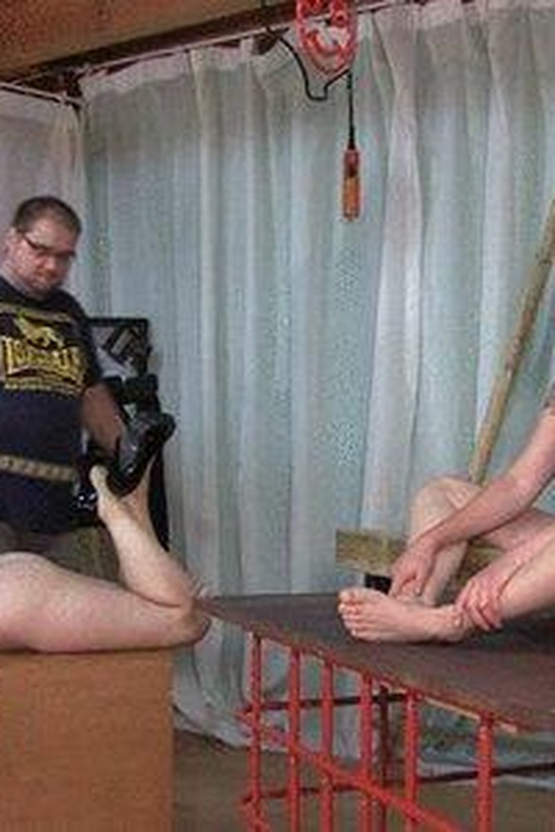 Crossover Bondage - Screenshot 1 of 4 - Bdsm-day