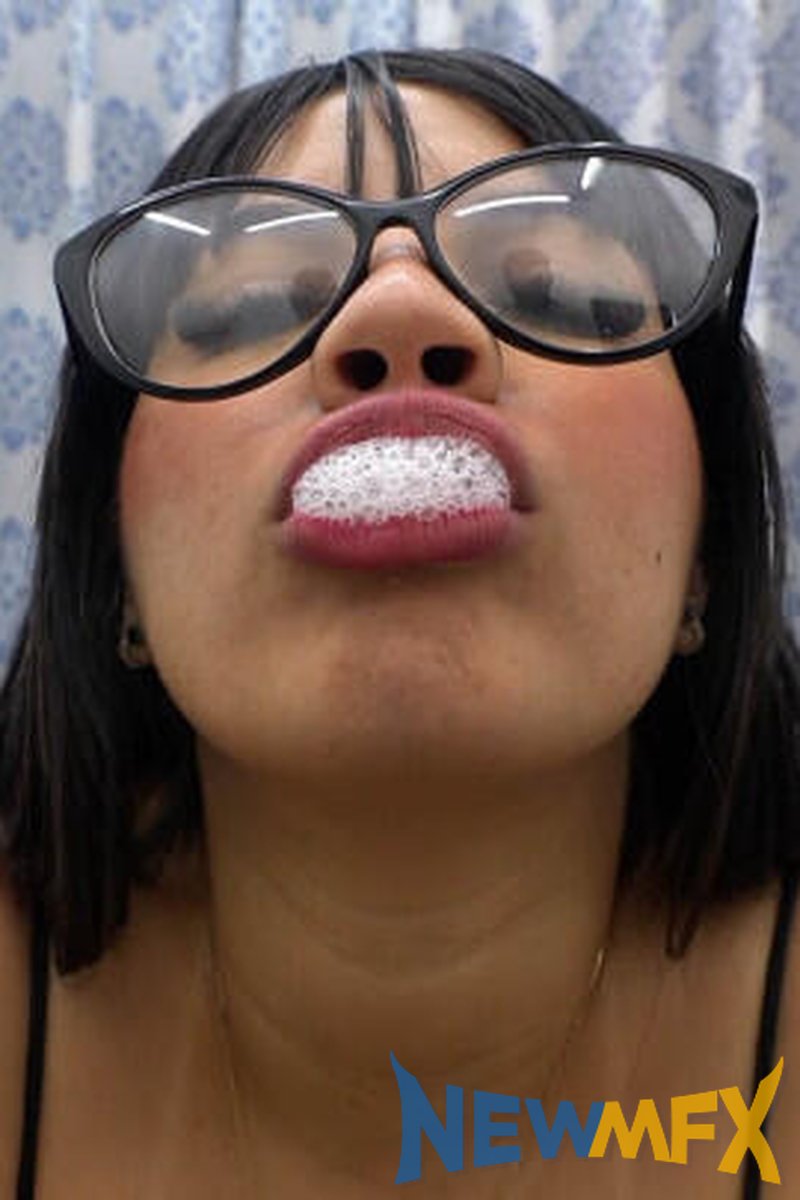 Surrender To Her Touch - Screenshot 1 of 4 - Katia