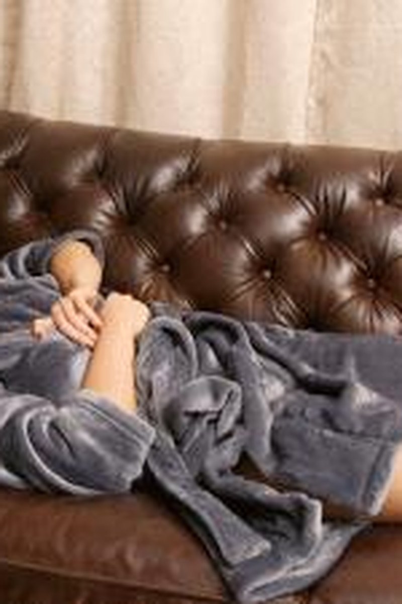 Restless Robed Resting - Screenshot 1 of 4 - Big Tits