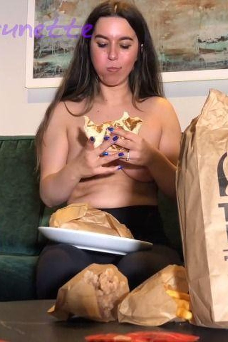 Taco Bell Mukbang - Screenshot 1 of 4 - Facestuffing Overeating