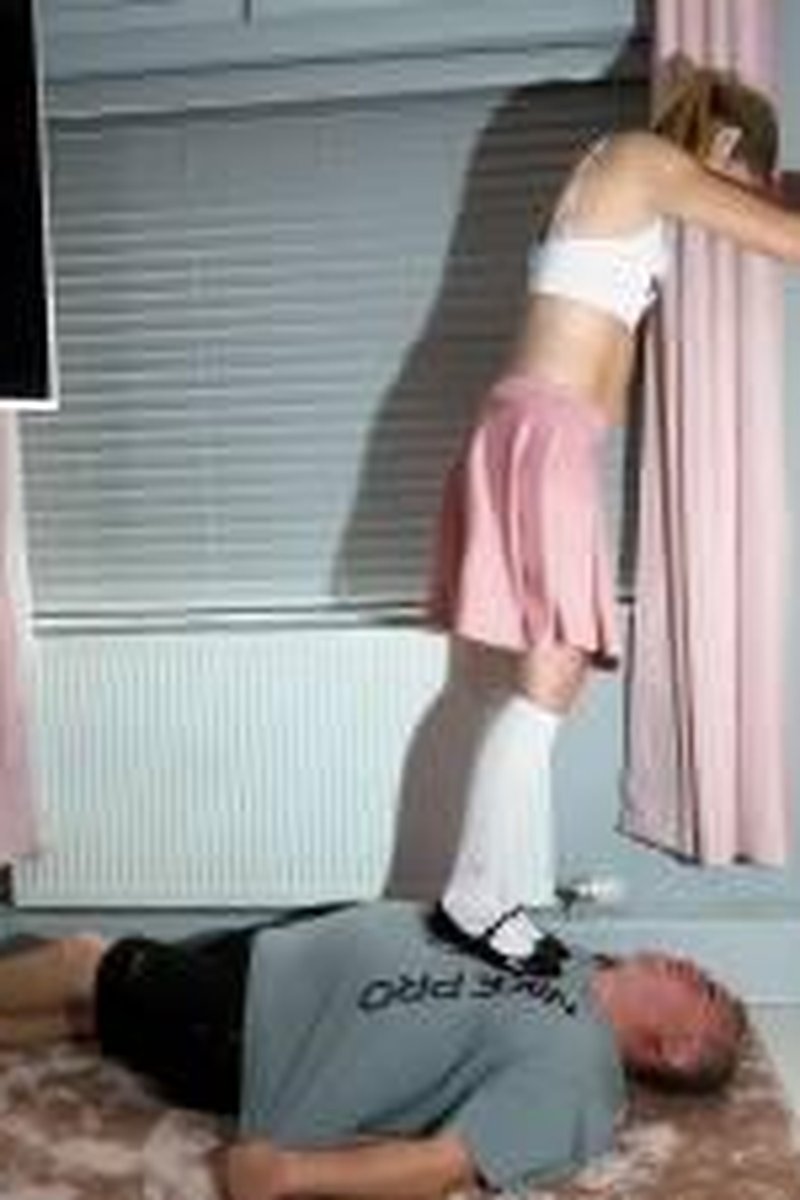 Danielle 5 - Screenshot 1 of 4 - Foot Fetish