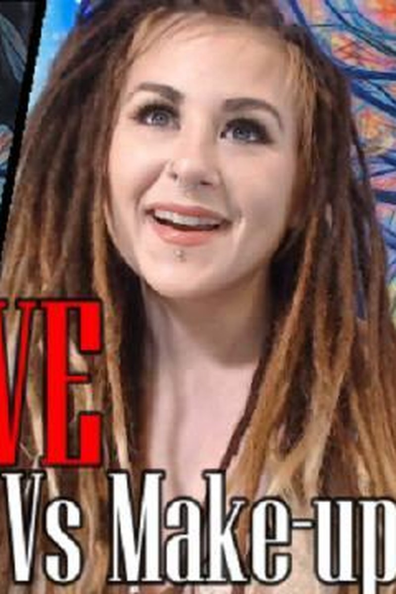 Makeup vs No Makeup - Screenshot 1 of 4 - Camgirl