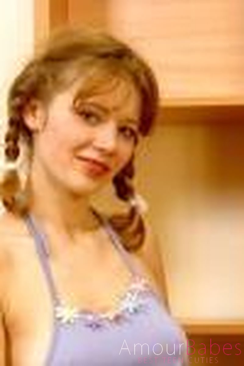 Alya - Screenshot 1 of 4 - Babes