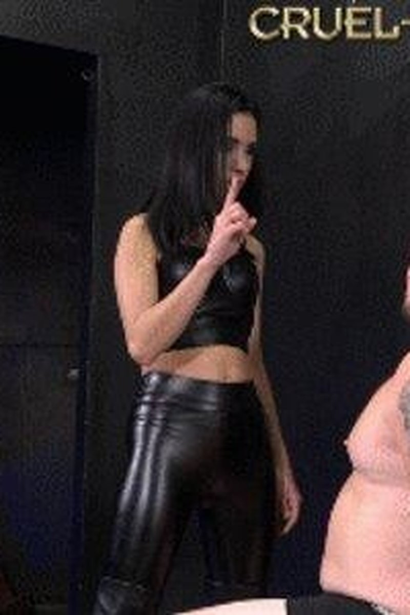 Full HD Face Slaps Left and Right - Screenshot 1 of 4 - BDSM