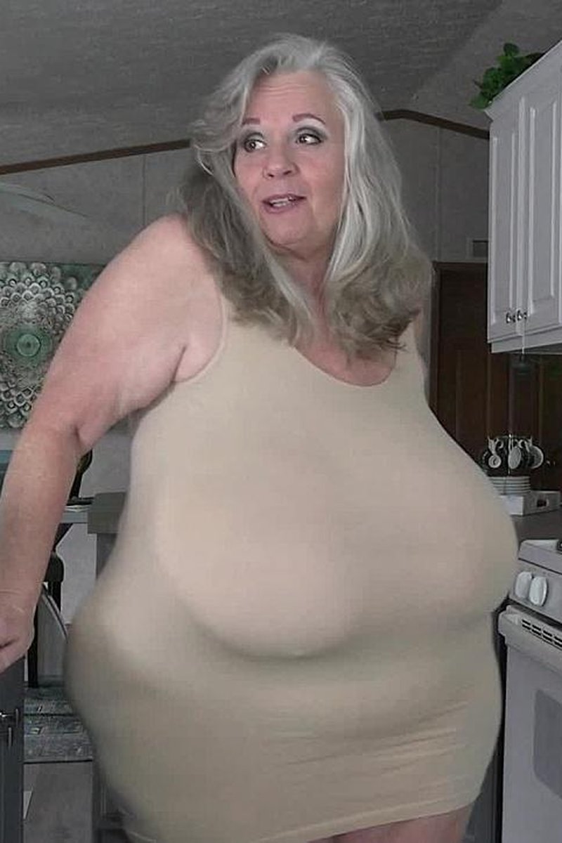 Home Step Mom Chores And Tit Play - Screenshot 1 of 4 - Suzie Q Aka Suzie 44k