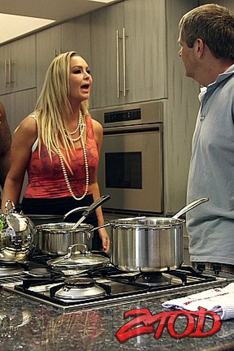 Abbey Brooks - Screenshot 1 of 4